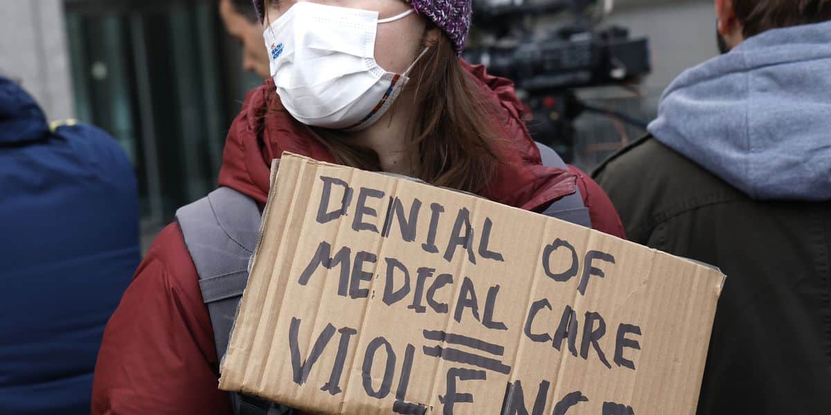 'Out of Control': Insurance Giant UnitedHealth Calls in Middle of Cancer Surgery to Question Necessity