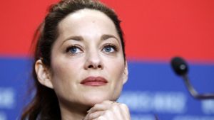 Marion Cotillard va vous surprendre avec ce prochain film énigmatique qui se déroulera dans les années 80