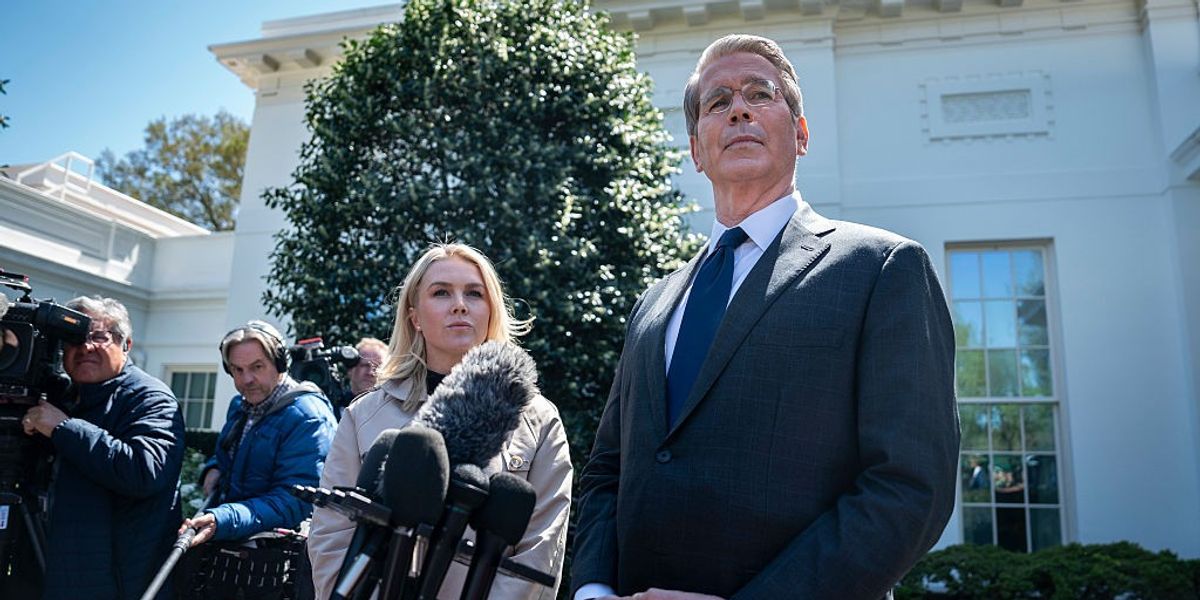 'Flagrantly Enabling Insider Trading': Trump White House Reportedly Tips Off Wall St on Trade Talks