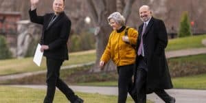 'They Are Laughing at Us All': Trump Tariff Whiplash Boosts Wealth of Mega-Rich by $304 Billion