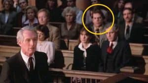 Il y a 43 ans, ce jeune homme apparaissait dans l'un des plus grands films judiciaires de tous les temps, il est ensuite devenu une star internationale du cinéma d'action. L'avez-vous reconnu ?
