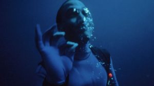 "Le script de Besson, c'était un camembert sans boîte" : ce grand nom de la comédie a participé à l'écriture du Grand Bleu, et personne ne le sait !