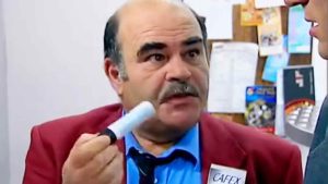 "On a dû arrêter le tournage pendant trois heures" : cet épisode de Caméra Café reste le pire souvenir de Philippe Cura à cause de ce petit objet