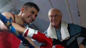 Après Rocky, Stallone se lance dans la production d'un film de boxe, avec un ancien James Bond méconnaissable