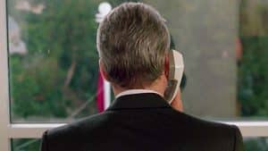 "C'était un costume et une coupe de cheveux" : cet acteur ne se montre pas tendre avec le personnage qui a fait de lui une star il y a 35 ans