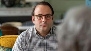 Cette première réalisation d'un célèbre acteur français est la comédie à ne surtout pas regarder avec sa mère !