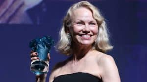 "Ne prenez pas ma gentillesse pour de la faiblesse" : le discours incroyablement fort et émouvant de Pamela Anderson, récompensée à Deauville 2025
