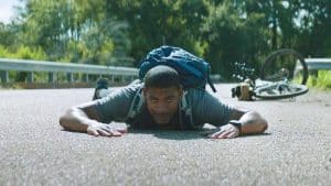 "Des raisons familiales" : coup dur pour ce thriller d'action Netflix il y a 4 ans… Un acteur de Star Wars quittait précipitamment le tournage