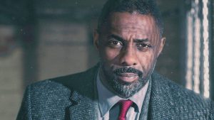 Bonne nouvelle pour les fans de Luther ? Le créateur de la série avec Idris Elba donne des infos sur une éventuelle suite à Soleil déchu