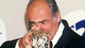 57 ans de carrière, 70 films et 1 Oscar : le réalisateur du Nom de la Rose n'a que des compliments à faire sur cette légende du cinéma