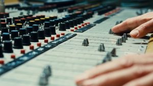 Il y a 13 ans, en découvrant les premières images de ce film dédié à une légende française, les spectateurs ont compris tout de suite qu'ils s'apprêtaient à voir un chef-d'oeuvre