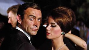 Il y a 50 ans, Sean Connery voulait jouer dans un James Bond avec des requins robots, mais il s'est fait piquer l'idée !