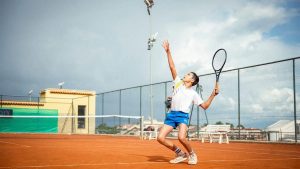 Après Le Traître, Pierfrancesco Favino incarne un ancien champion de tennis extravagant dans Il Maestro