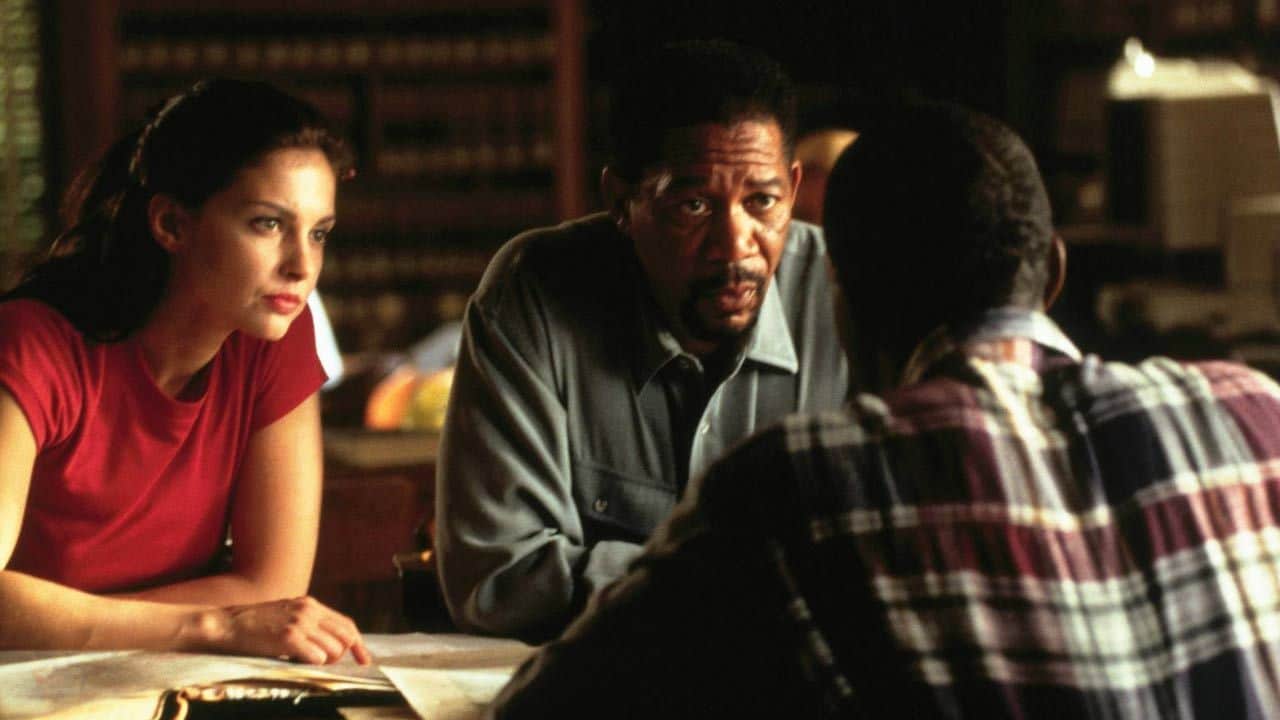 60 millions de dollars dans le monde : ce thriller à succès des années 90 voulait rivaliser avec Seven... 30 ans après, son héroïne le trouve "traumatisant" pour une raison particulière