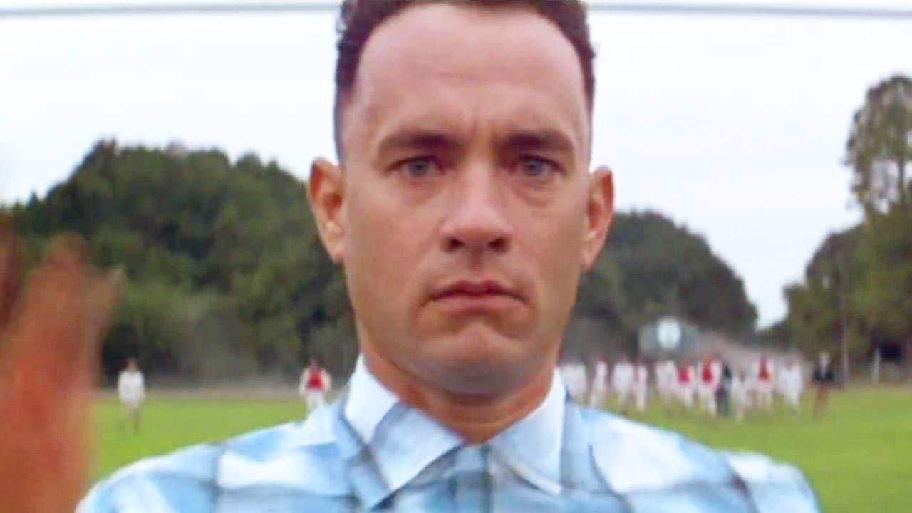 Cela passe pratiquement inaperçu, mais Tom Hanks joue un 2ème personnage controversé dans Forrest Gump
