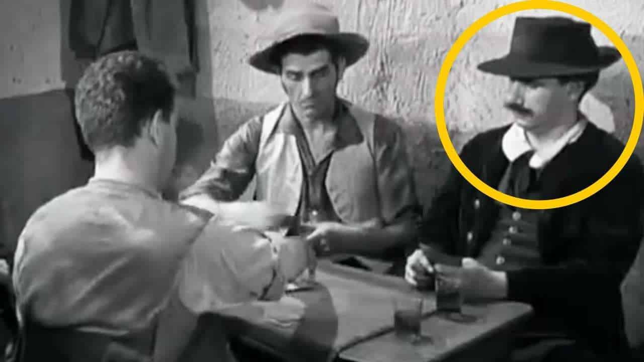 Il y a 72 ans, cet acteur faisait ses débuts au cinéma, aujourd'hui tout le monde le connaît. L'avez-vous reconnu dans son tout premier rôle ?