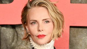 "Je me fais opérer après chaque film" : Charlize Theron raconte ses blessures sur Apex... et toutes les autres !