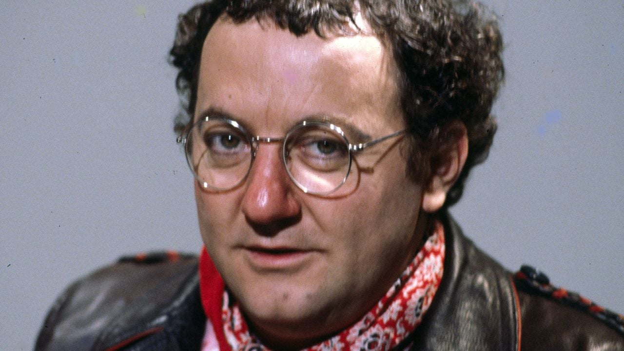 "C'était un requin, il nous volait nos répliques" : Henri Guybet se souvient de sa collaboration houleuse avec Coluche