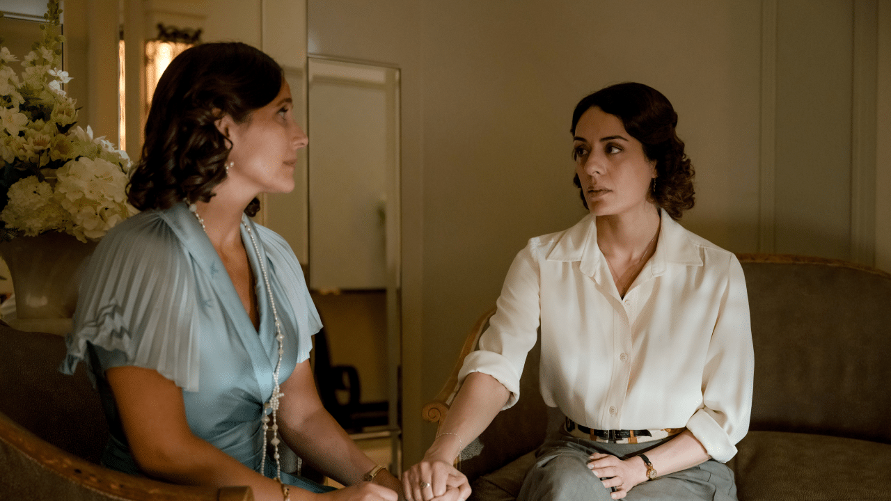 L'Eté 36 : "J'ai vraiment ressenti de la haine"... Julie de Bona (Blanche) se confie sur ses scènes difficiles avec Sofia Essaïdi (Eugénie)