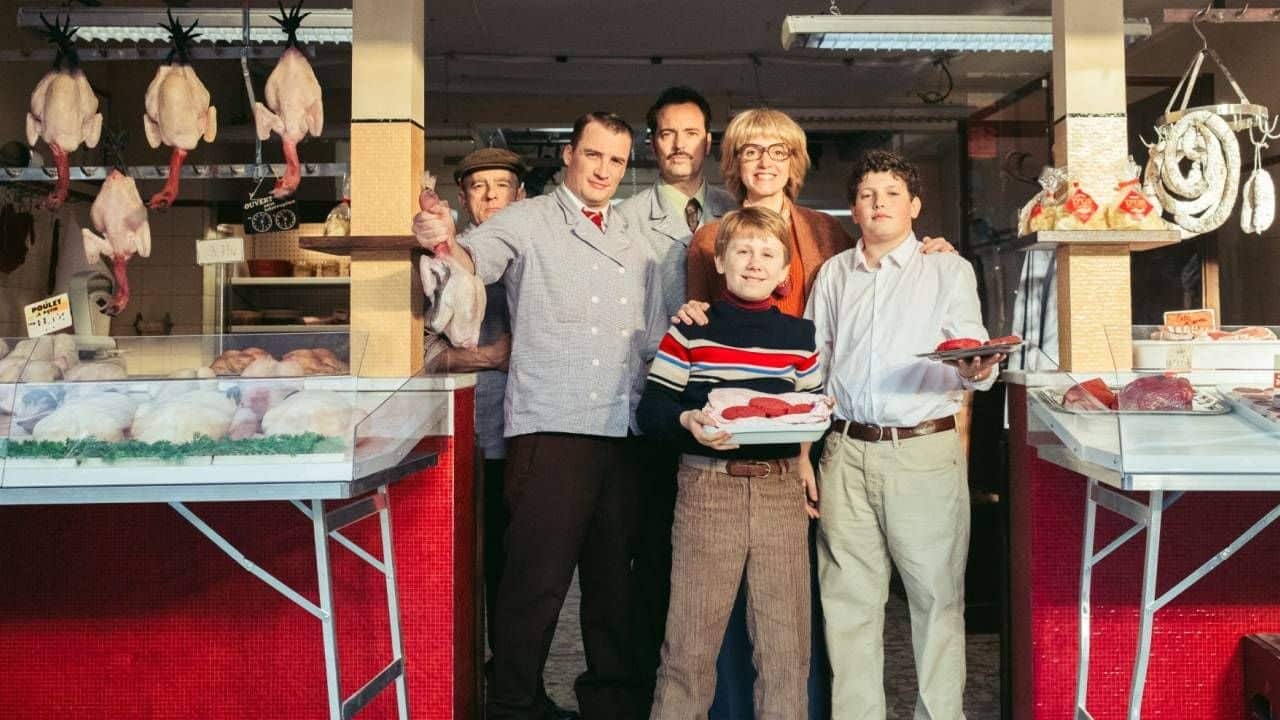 Première photo : avant d'incarner le plus grand acteur de comédie, Pierre Lottin joue un boucher dans cette chronique familiale à l'esprit années 70