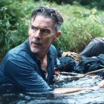 "Absolument électrisant" : premières images d’Ethan Hawke dans un thriller qui a emballé la presse américaine